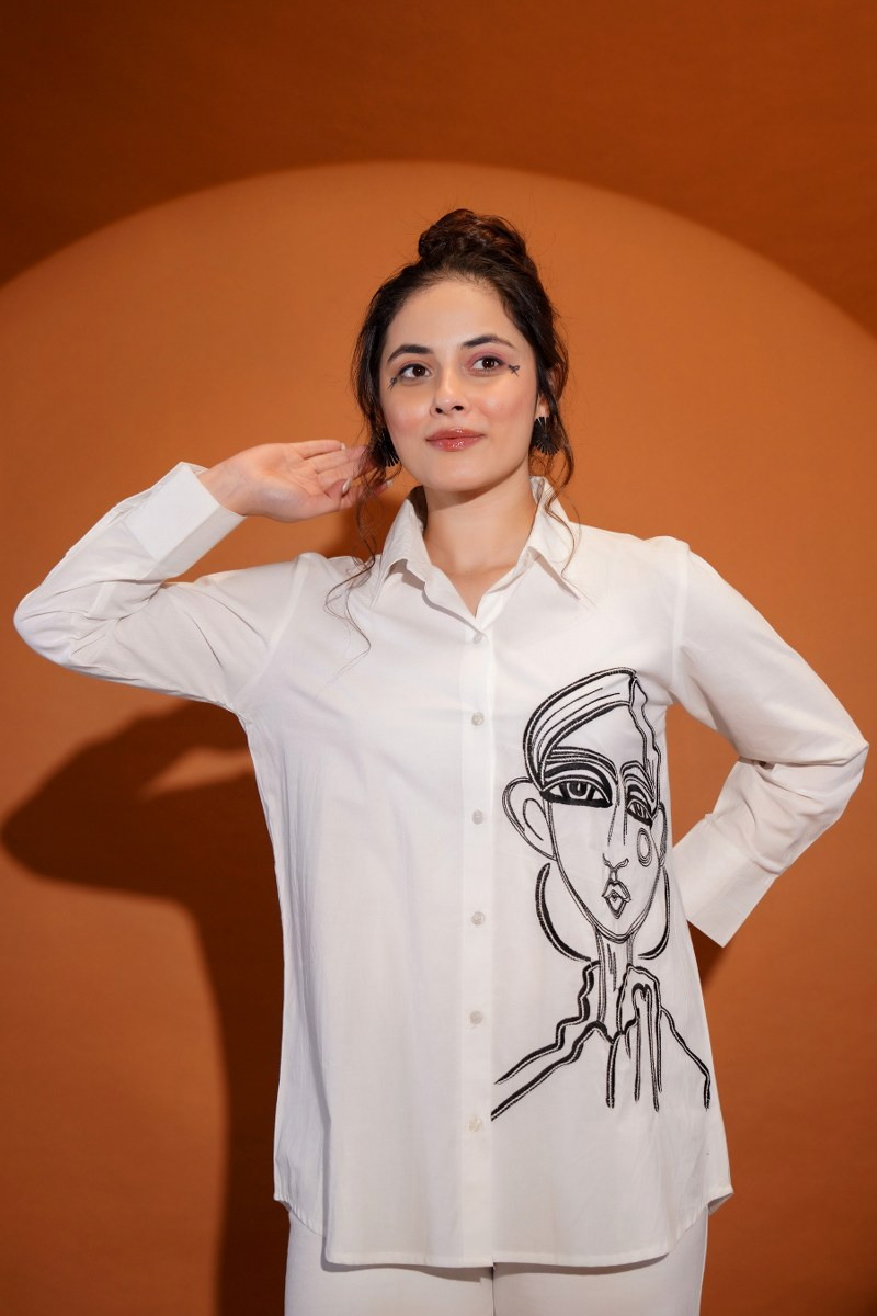 2ae2f6b6-1b91-4929-b6d5-9e6a663862d6 White shirt with embroidery - Image 2