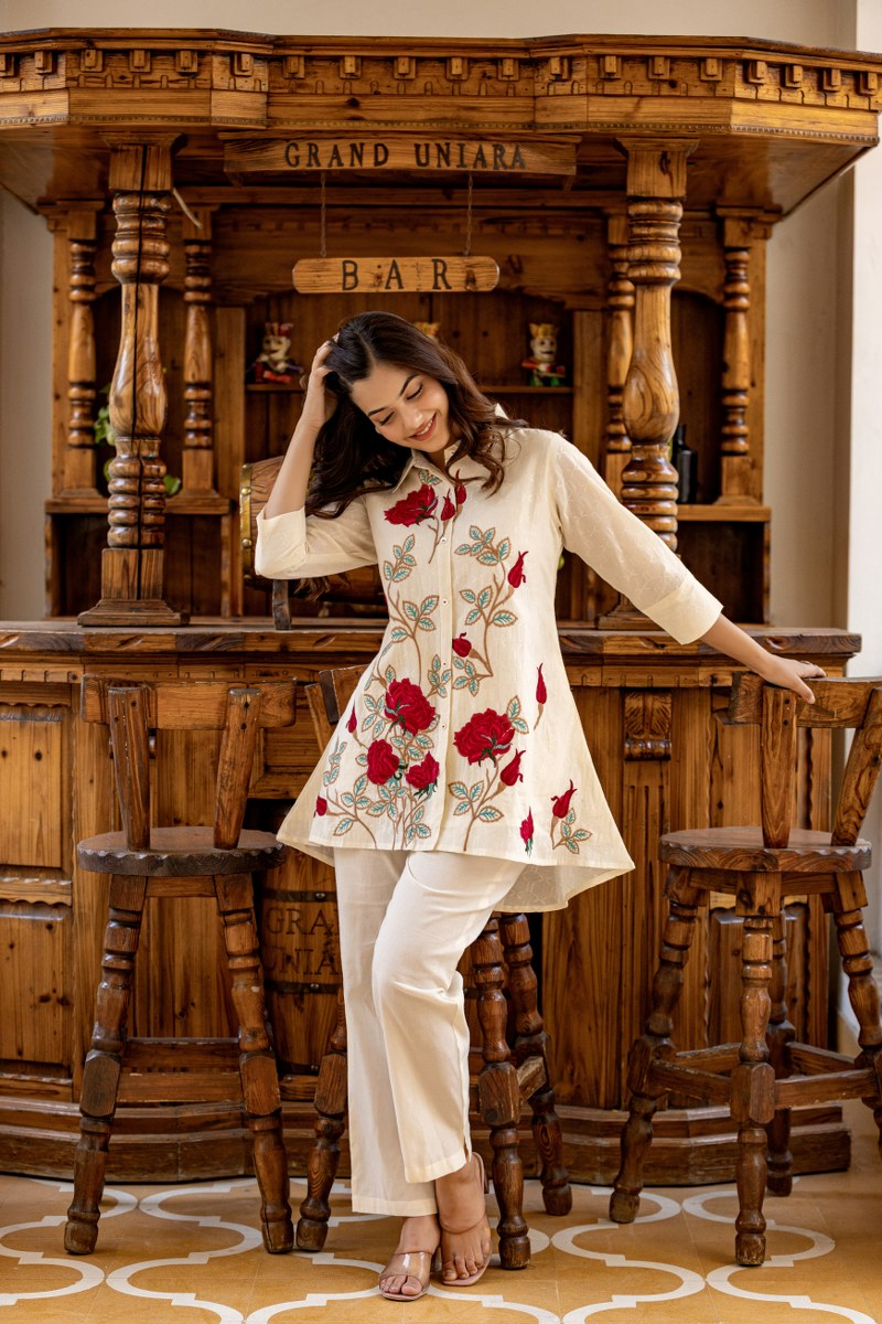 34ef462c-1d21-4867-a832-a66040228e4f White coord set with red florals - Image 4