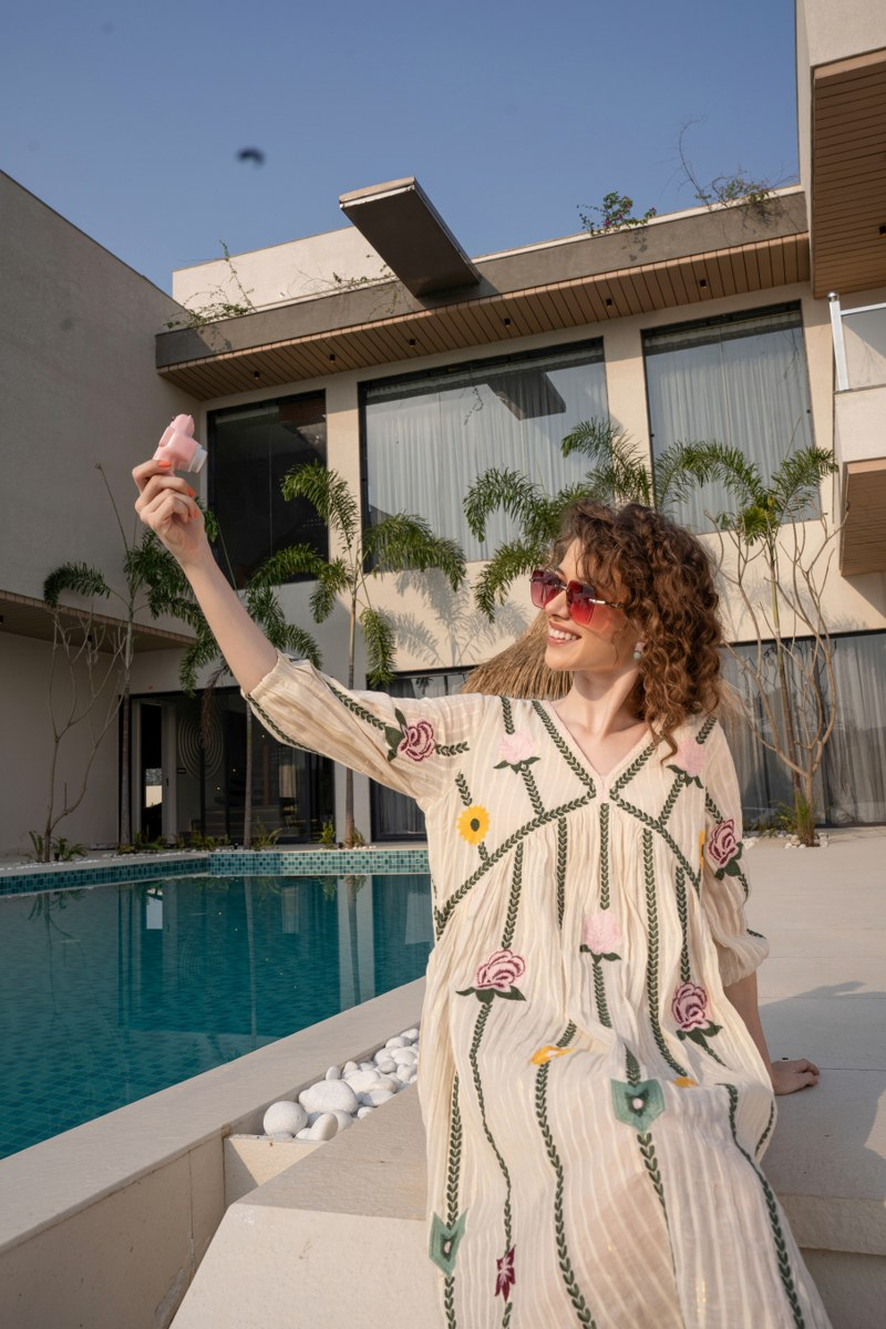 56bfb593-e198-42dd-ace7-53b01d79a20a White summer dress with long line of embriodery - Image 2