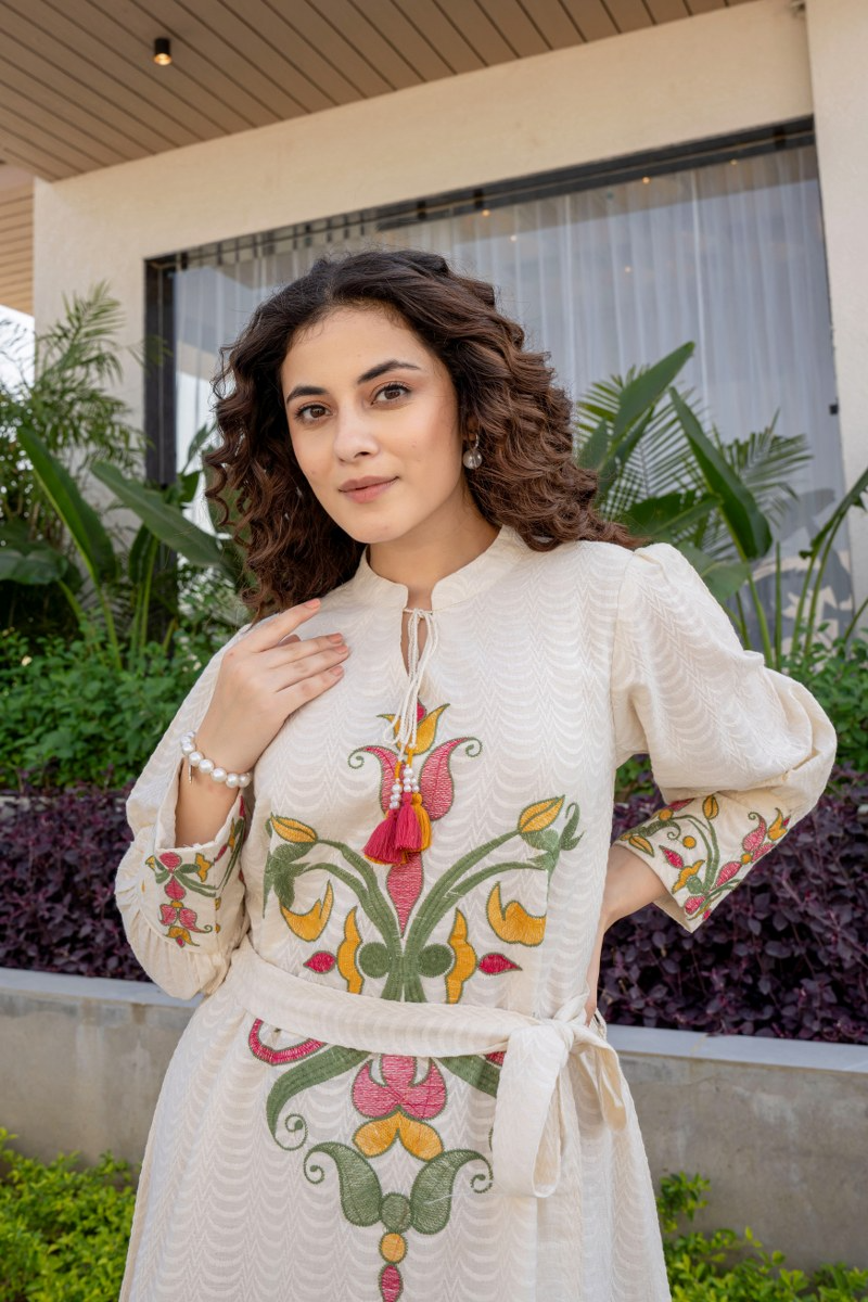 a579e422-c765-4c87-b61d-27b0df8f3190 White summer dress with belt - Image 3