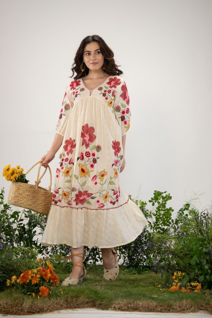 d0557c2a-e156-4c98-a205-7953696761c0 White long dress with florals - Image 4