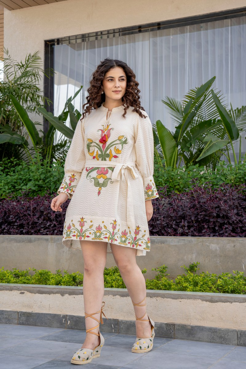 d2ce0b68-b45e-45fb-9579-3b35c6049989 White summer dress with belt - Image 2